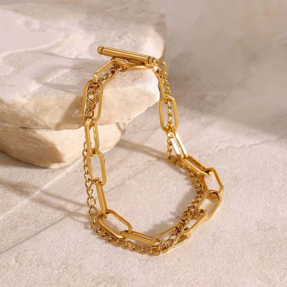 Elegant Gold Chain Bracelet